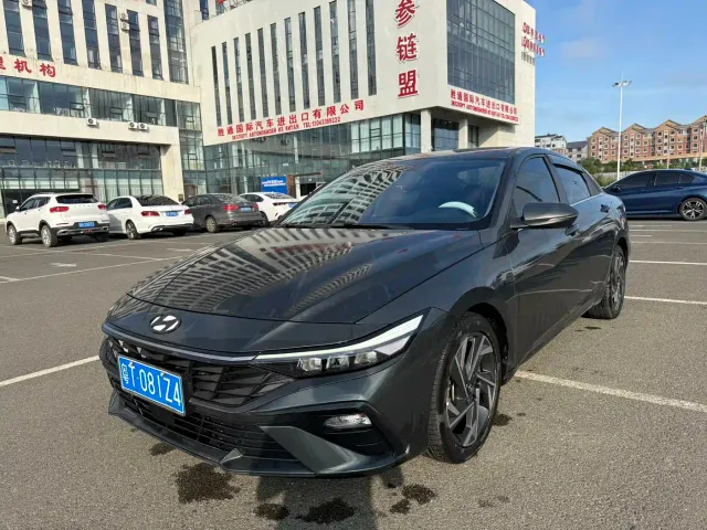 Hyundai Elantra — Фото автомобиля 2