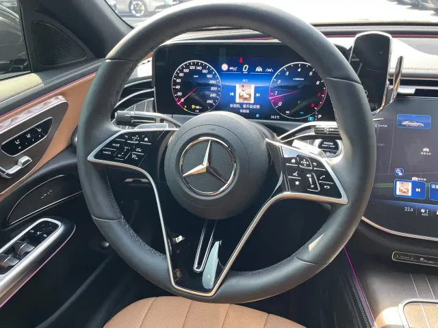 Mercedes-Benz E-Class — Фото автомобиля 11