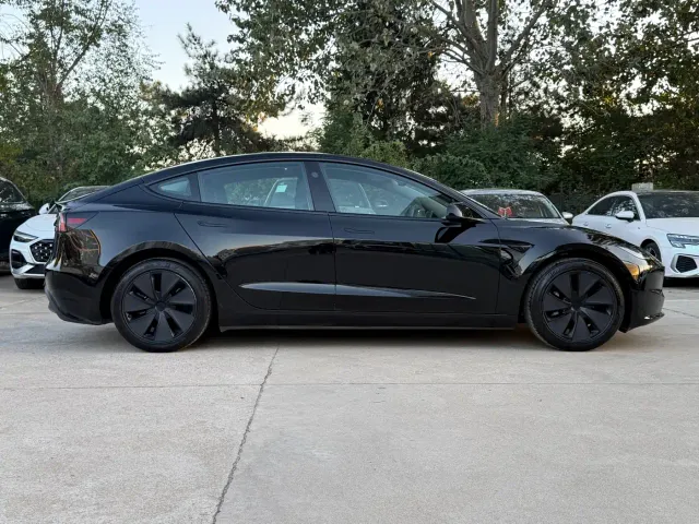 Tesla Model 3 — Фото автомобиля 7