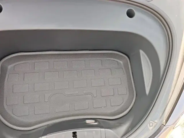 Tesla Model 3 — Фото автомобиля 19