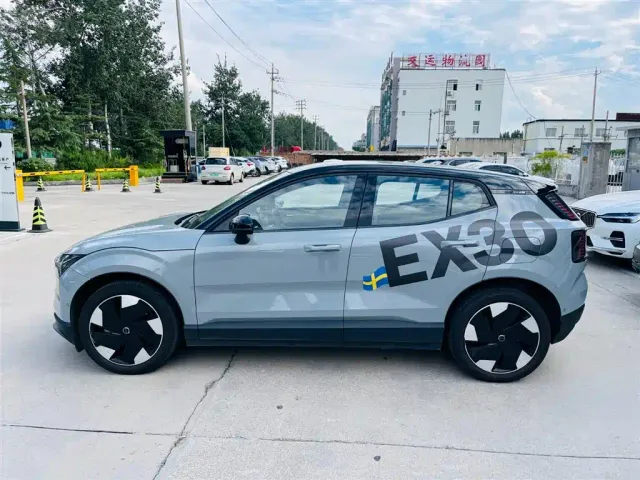 Volvo EX30 — Фото автомобиля 3
