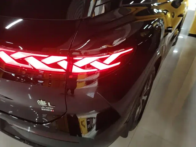 BYD Tang L — Фото автомобиля 7
