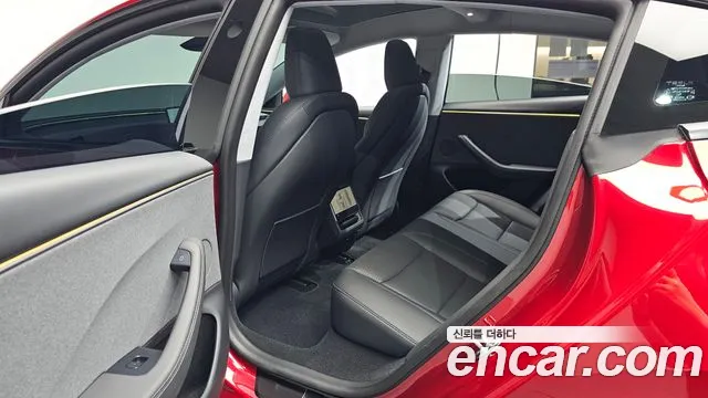 Tesla Model 3 — Фото автомобиля 11