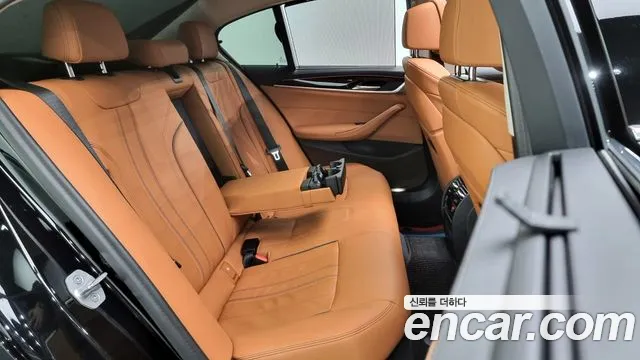 BMW 5 Series G30 — Фото автомобиля 12
