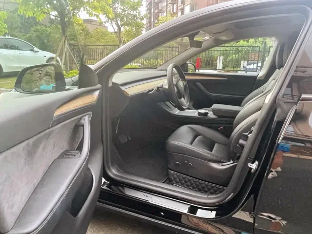 Tesla Model Y — Фото автомобиля 16