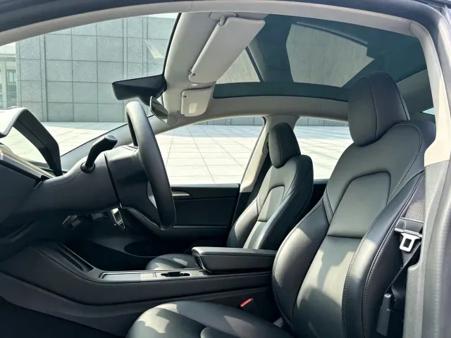 Tesla Model Y — Фото автомобиля 4