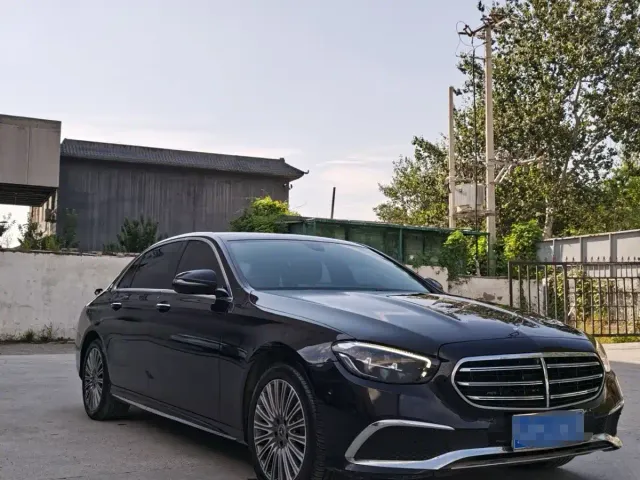 Mercedes-Benz E-Class — Фото автомобиля 3