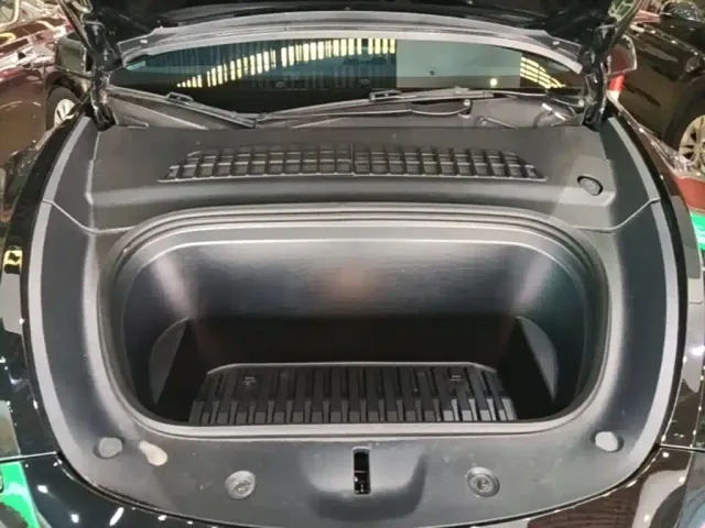Tesla Model Y — Фото автомобиля 19
