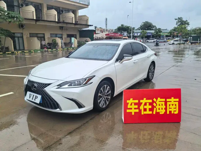 Фотография автомобиля — Lexus ES