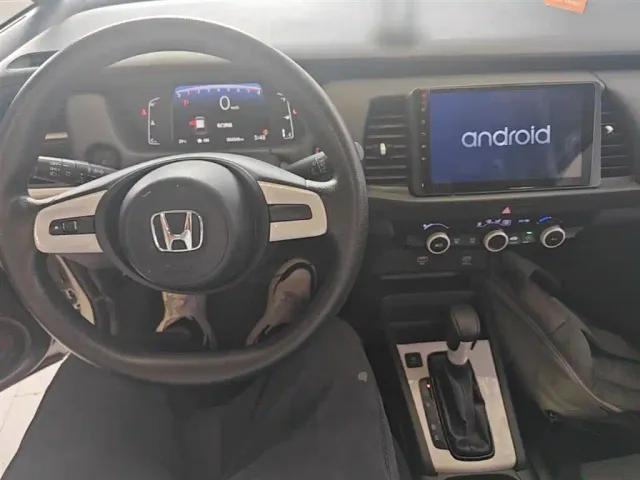 Honda Fit — Фото автомобиля 9