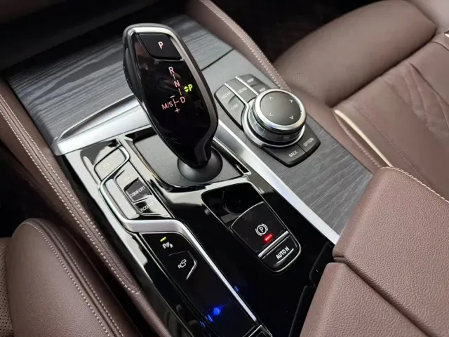BMW 5 Series — Фото автомобиля 12