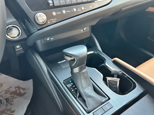 Lexus ES — Фото автомобиля 11