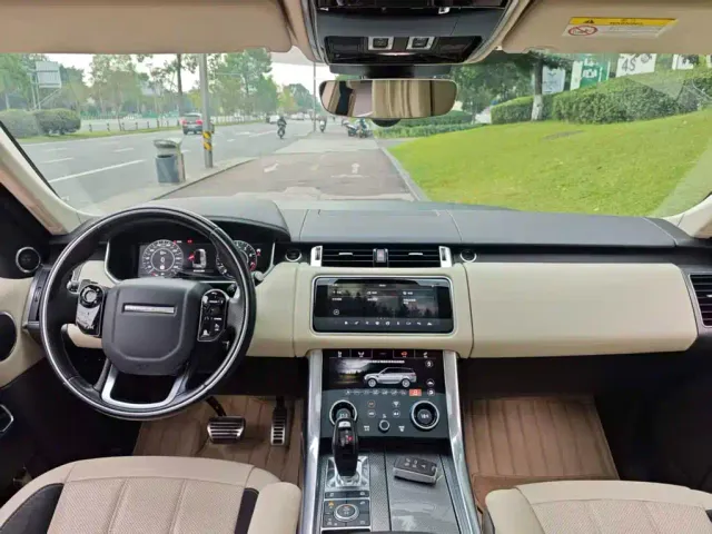 Land Rover Range Rover Sport — Фото автомобиля 12