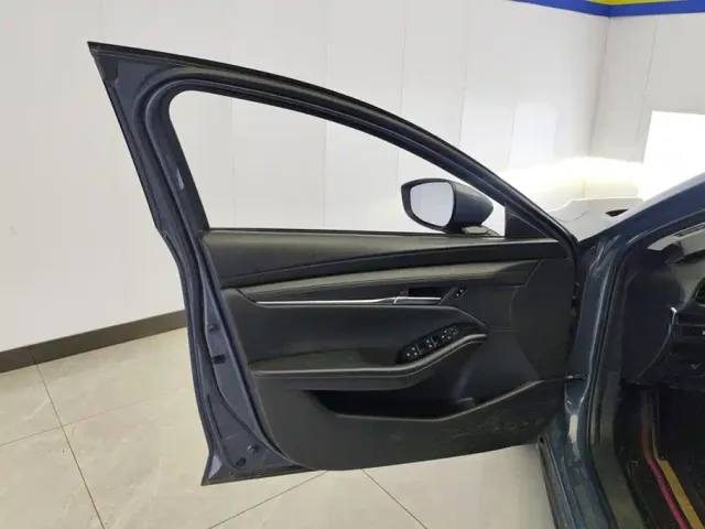 Mazda Axela — Фото автомобиля 7