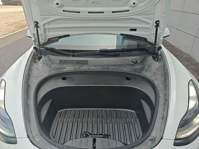 Tesla Model 3 — Фото автомобиля 19