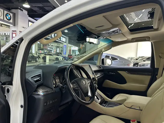 Toyota Alphard — Фото автомобиля 8