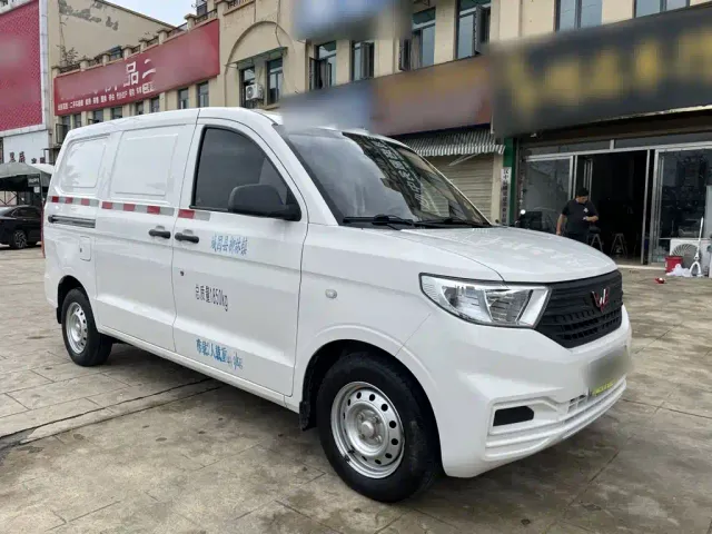 Wuling Hongguang V — Фото автомобиля 3