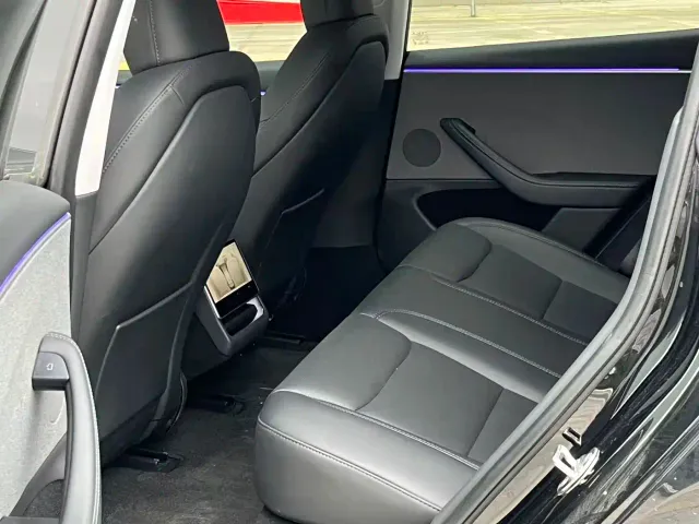 Tesla Model 3 — Фото автомобиля 13