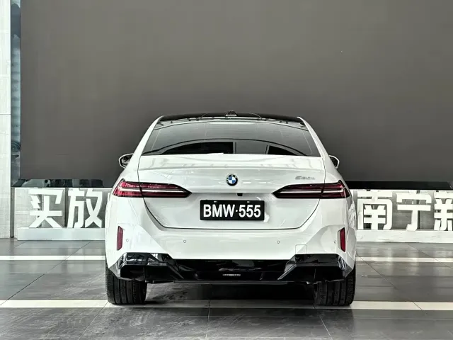 BMW 5 Series — Фото автомобиля 4