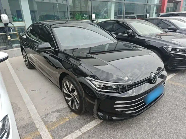 Volkswagen Passat — Фото автомобиля 3
