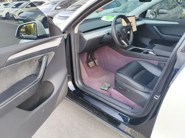 Tesla Model Y — Фото автомобиля 15