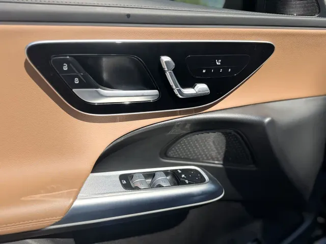 Mercedes-Benz E-Class — Фото автомобиля 12