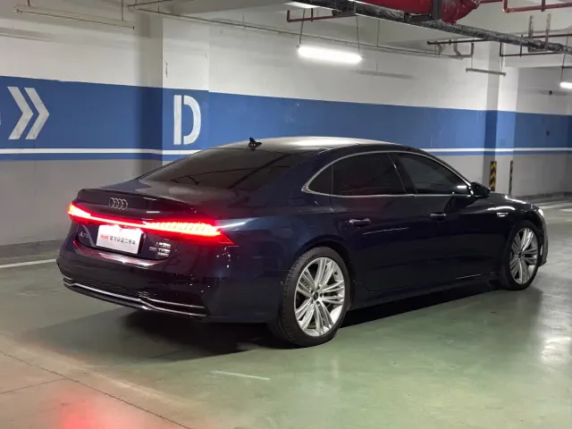Audi A7L — Фото автомобиля 6