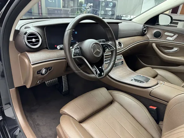 Mercedes-Benz E-Class — Фото автомобиля 12