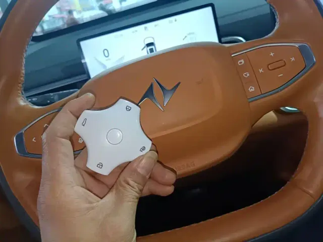 Dongfeng eπ 008 — Фото автомобиля 16