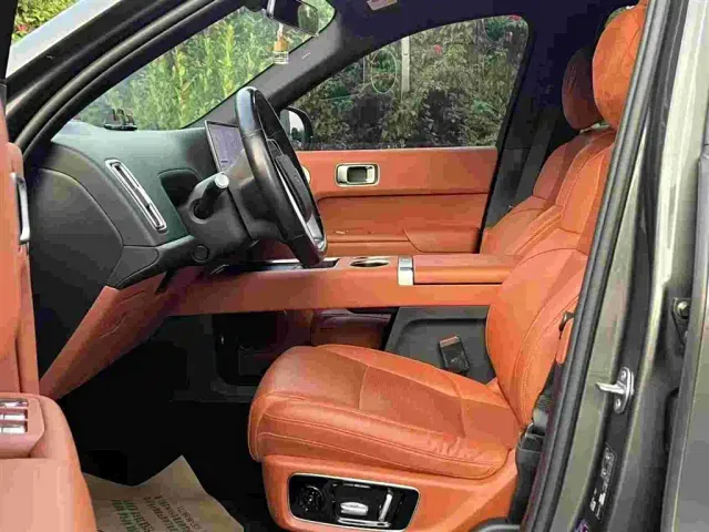 Li Auto L9 — Фото автомобиля 6