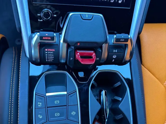 Lamborghini Urus — Фото автомобиля 21