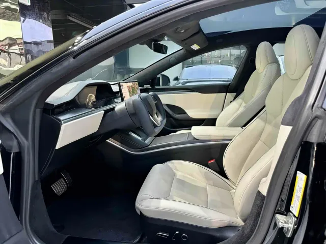 Tesla Model S — Фото автомобиля 5