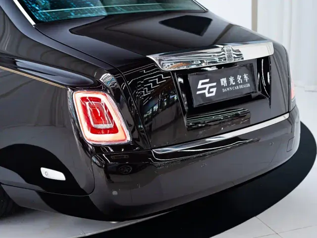 Rolls-Royce Phantom — Фото автомобиля 24