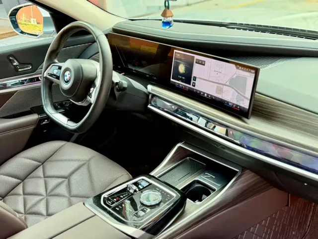 BMW i7 — Фото автомобиля 19
