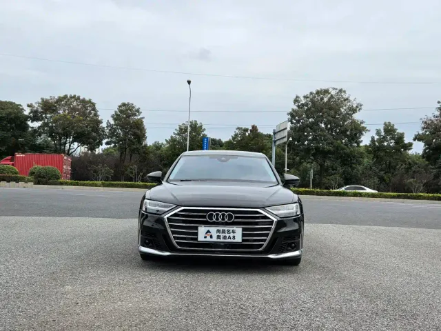 Audi A8 — Фото автомобиля 2