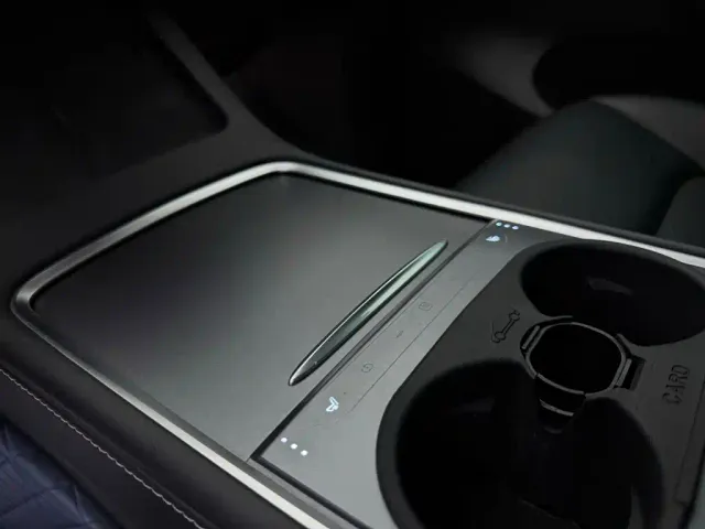 Tesla Model Y — Фото автомобиля 15