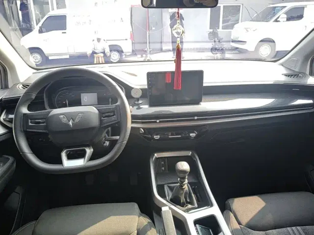Wuling Jiachen — Фото автомобиля 9