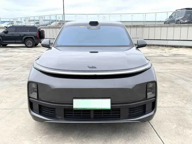 Li Auto L8 — Фото автомобиля 2