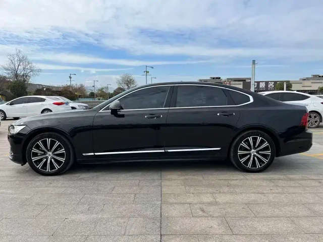 Volvo S90 — Фото автомобиля 4