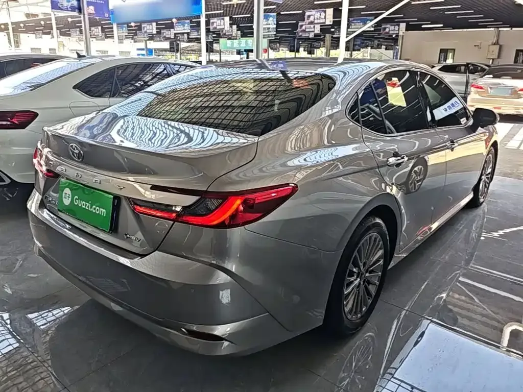 Toyota Camry 2024 Hybrid 2.0HGVP Luxury Edition — Фото автомобиля 4