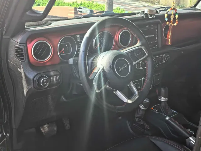 Jeep Wrangler — Фото автомобиля 8