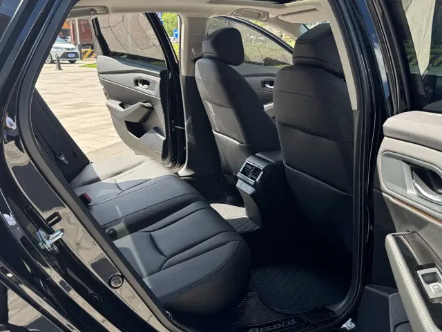 Honda Accord — Фото автомобиля 12