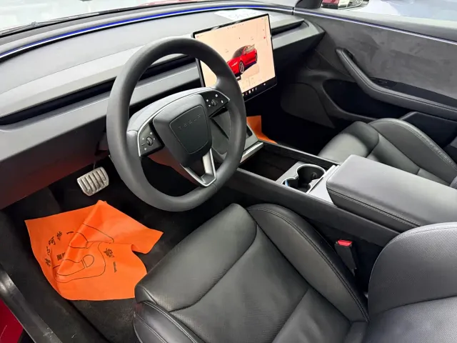 Tesla Model 3 — Фото автомобиля 4
