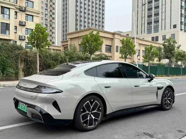 Xiaomi SU7 — Фото автомобиля 7