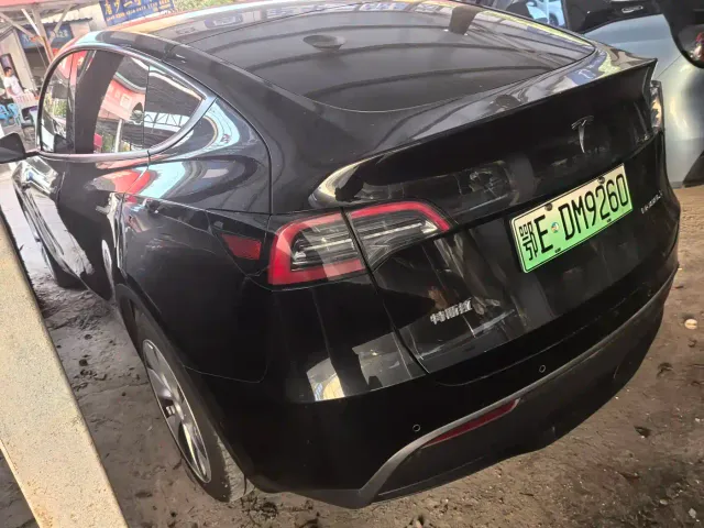 Tesla Model Y — Фото автомобиля 6
