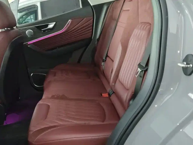 Hongqi HS5 — Фото автомобиля 12