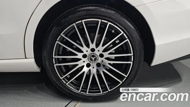 Mercedes-Benz C-Class — Фото автомобиля 19