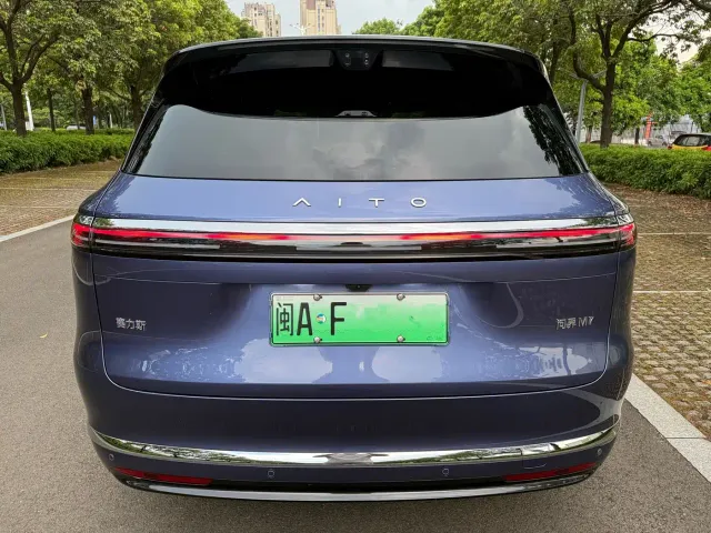 Aito M7 — Фото автомобиля 12
