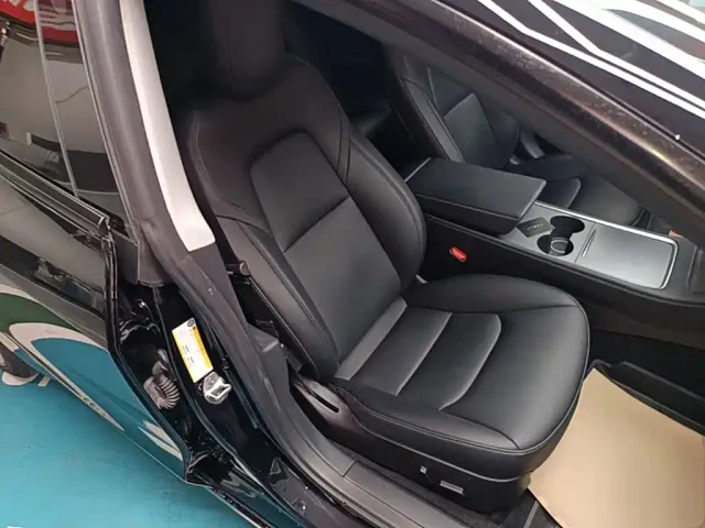 Tesla Model 3 — Фото автомобиля 24