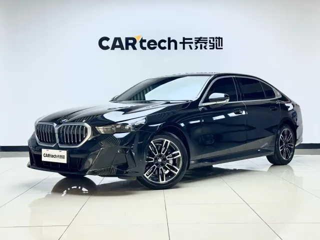 BMW 5 Series — Фото автомобиля 3